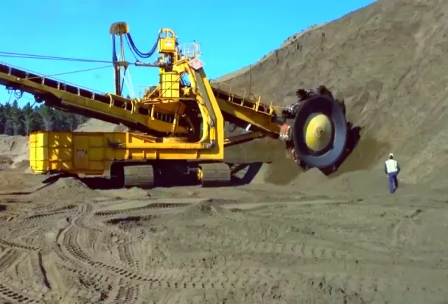 excavadora y recuperadora de rueda de cangilones